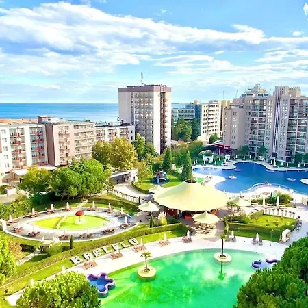 V 5 Rezorte S Vyhladom Na A Bazeny